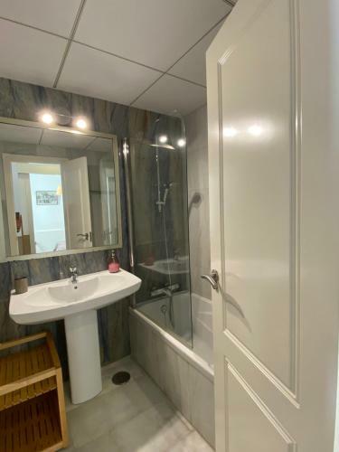 Apartamento Suites Plaza de Los Refinadores, Maestranza