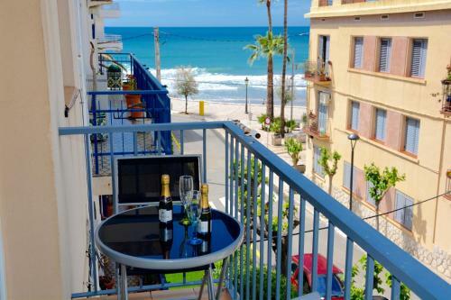 Aqua Large 3 Bed Apartment Looking On To The Beach