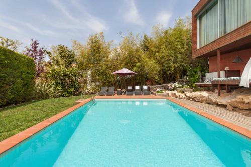 Sitges Villa Sleeps 11 With Pool And Air Con