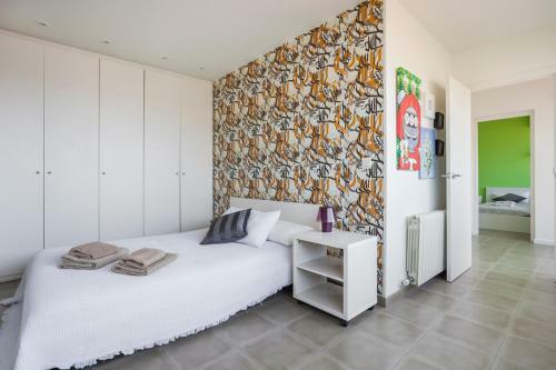 Sitges Villa Sleeps 11 With Pool And Air Con