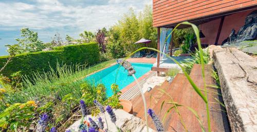 Sitges Villa Sleeps 11 With Pool And Air Con