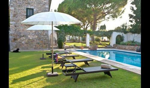 Villa In Sitges Sleeps 20 With Pool And Air Con