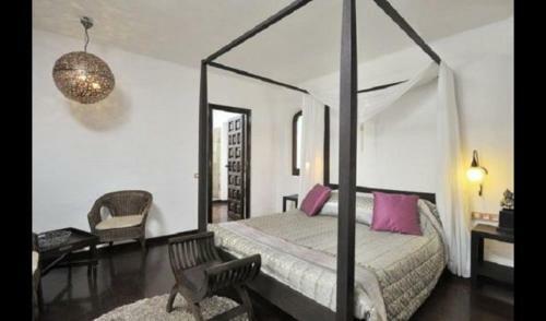 Villa In Sitges Sleeps 20 With Pool And Air Con