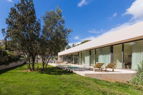 Exclusive Modern Villa In Privileged Location