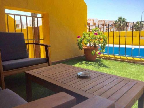 Apartamento F2 Urb Las Ca�as I