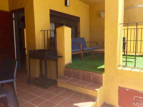 Apartamento F2 Urb Las Ca�as I
