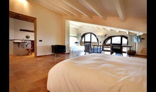 Tiurana Villa Sleeps 20 With Pool And Air Con