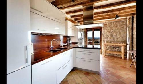 Tiurana Villa Sleeps 20 With Pool And Air Con