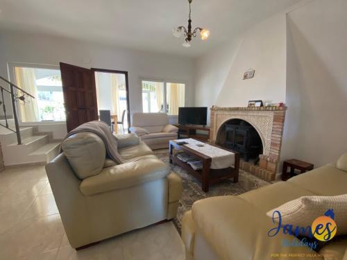 Superb 3 Bed Villa Pool/beachside Punta Prima Pp22