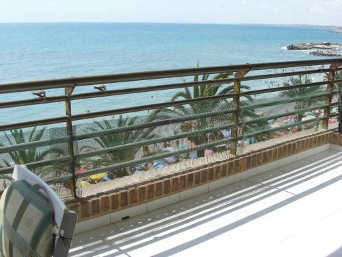 Authentic Family Apartment Facing The Sea