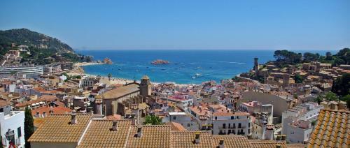 Lets Holidays Apartment Commercial Area