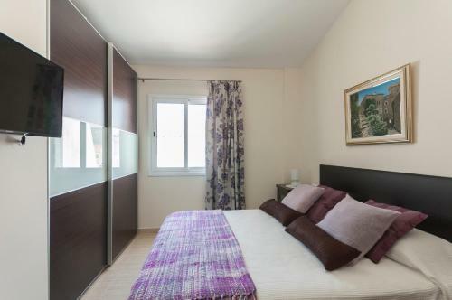 Lets Holidays Apartment La Guardia