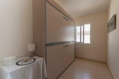 Lets Holidays Apartment La Guardia