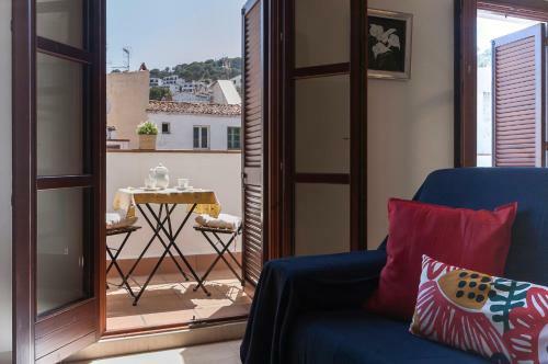 Lets Holidays Apartment La Guardia