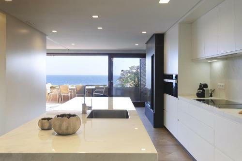 Lets Holidays Modern Sea Views Apartment