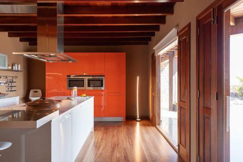 Oasis Villa With Swimming Pool In 4000m2 Garden