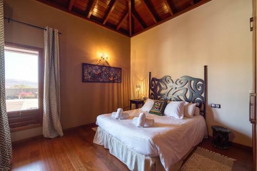 Oasis Villa With Swimming Pool In 4000m2 Garden