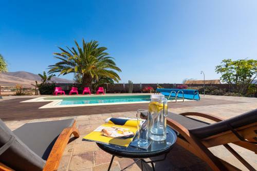 Oasis Villa With Swimming Pool In 4000m2 Garden