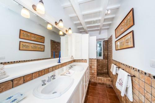 Trebeluger Villa Sleeps 14 With Pool And Air Con