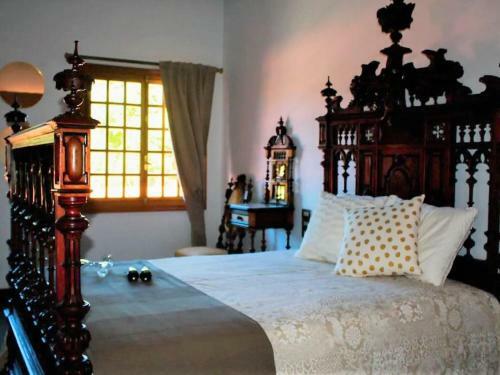 Traditional Villa In O Val, Nar�n With Pool