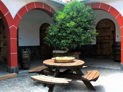 Traditional Villa In O Val, Nar�n With Pool