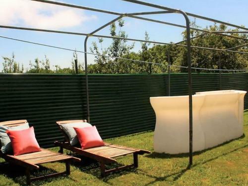 Traditional Villa In O Val, Nar�n With Pool