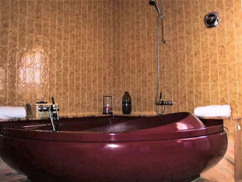 Traditional Villa In O Val, Nar�n With Pool