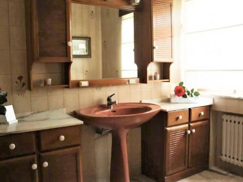 Traditional Villa In O Val, Nar�n With Pool