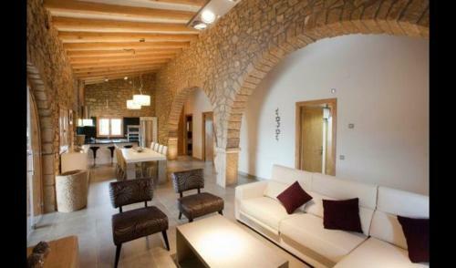 Villa In El Vilosell Sleeps 6 With Pool And Air Con