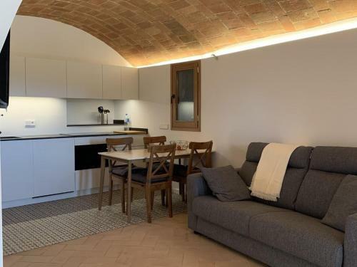 Charming Holiday Home In Vulpellac With Private Pool