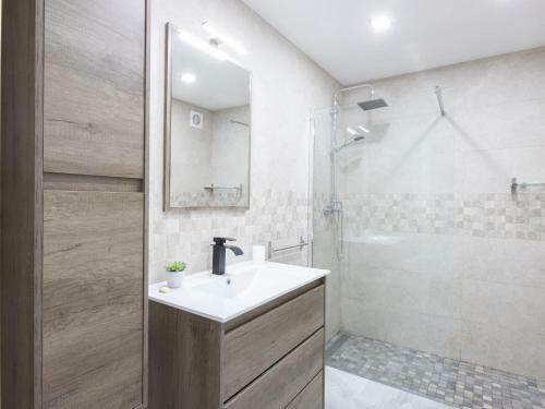 Wavehouse Freedom Blue - First Line Apartment