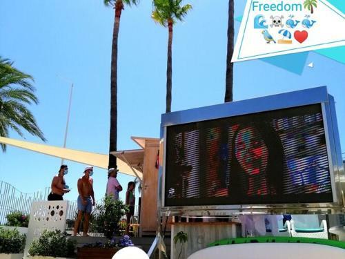 Wavehouse Freedom Blue - First Line Apartment