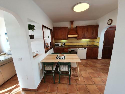 2 Bedroom Villa 'the Bungalow' With Private Heated Pool.