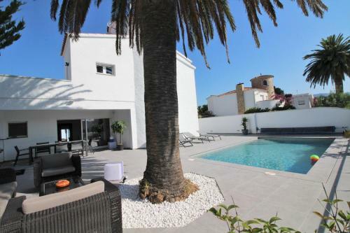 Casa de Lujo Con Piscina Y Amarre Privados Ref 350