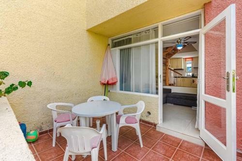 Nice 2 Level Apartment, El Cortijo, Las Americas La45