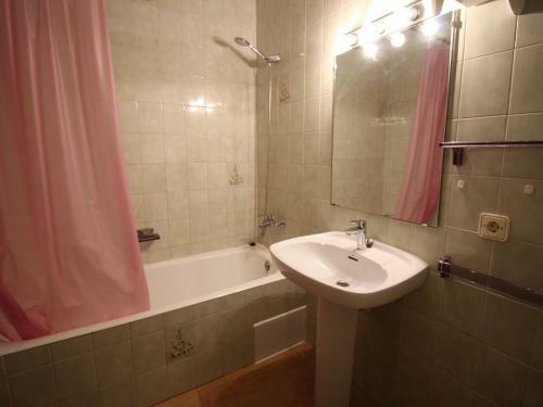 Cozy Holiday Home In Empuriabrava With Terrace