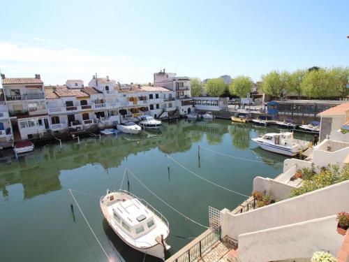 Cozy Holiday Home In Empuriabrava With Terrace