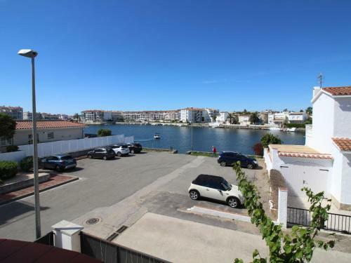 Holiday Home In Empuriabrava With A Private Swimming Pool