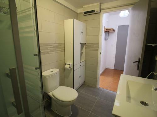 2 Bedroom Apartment Within Walking Distance To The Beach
