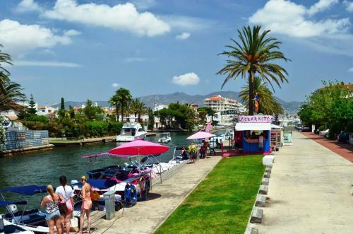 Villa Pani Casa Con Jard�n