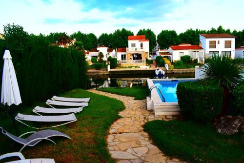Casa 4 Dormitorios Con Amarre Y Piscina Privados Ref 346