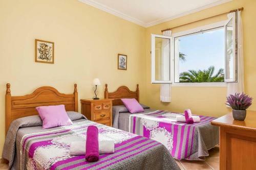 Punta Prima Villa Sleeps 8 With Pool Air Con And Wifi