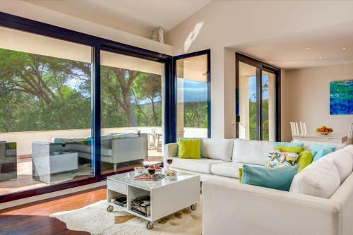 Tamariu Villa Sleeps 8 With Pool