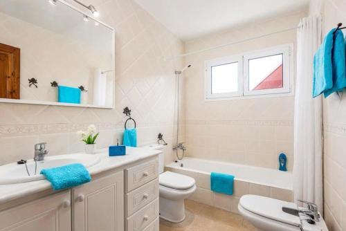 Cala Galdana Villa Sleeps 8 With Pool Air Con And Wifi