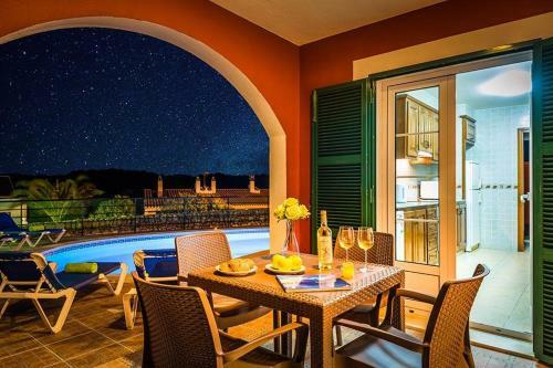 Cala Galdana Villa Sleeps 8 With Pool Air Con And Wifi