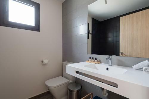 Apartment In Luxury Residential With Pool And Terrace