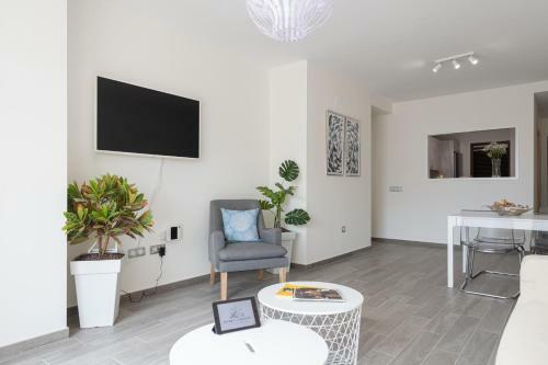 Apartment In Luxury Residential With Pool And Terrace