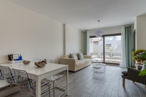 Apartment In Luxury Residential With Pool And Terrace