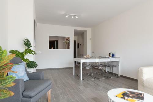 Apartment In Luxury Residential With Pool And Terrace