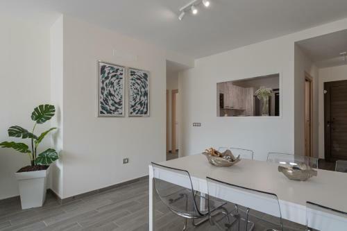 Apartment In Luxury Residential With Pool And Terrace